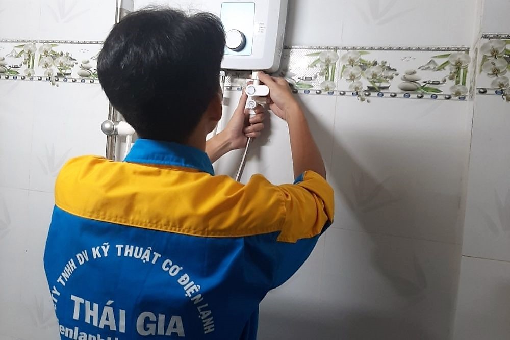 sửa máy nước nóng Bình Tân