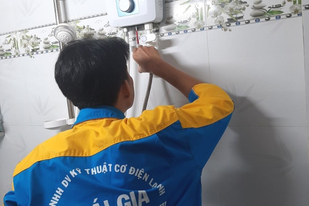sửa máy nước nóng Bình Tân